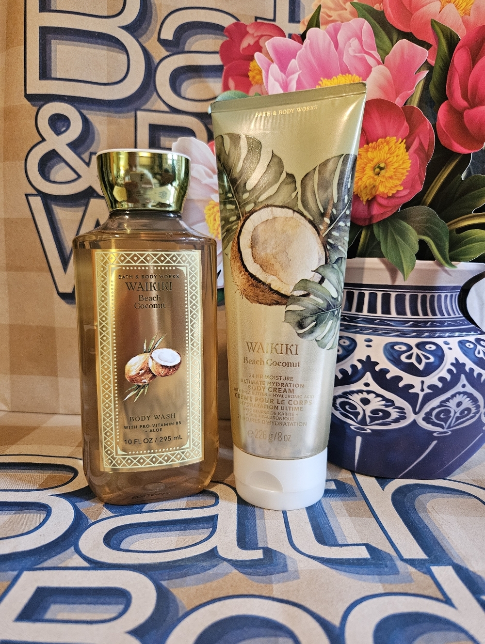 NWT Bath & Body Works Waikiki Beach Coconut Bodycare Set - Green & Gold